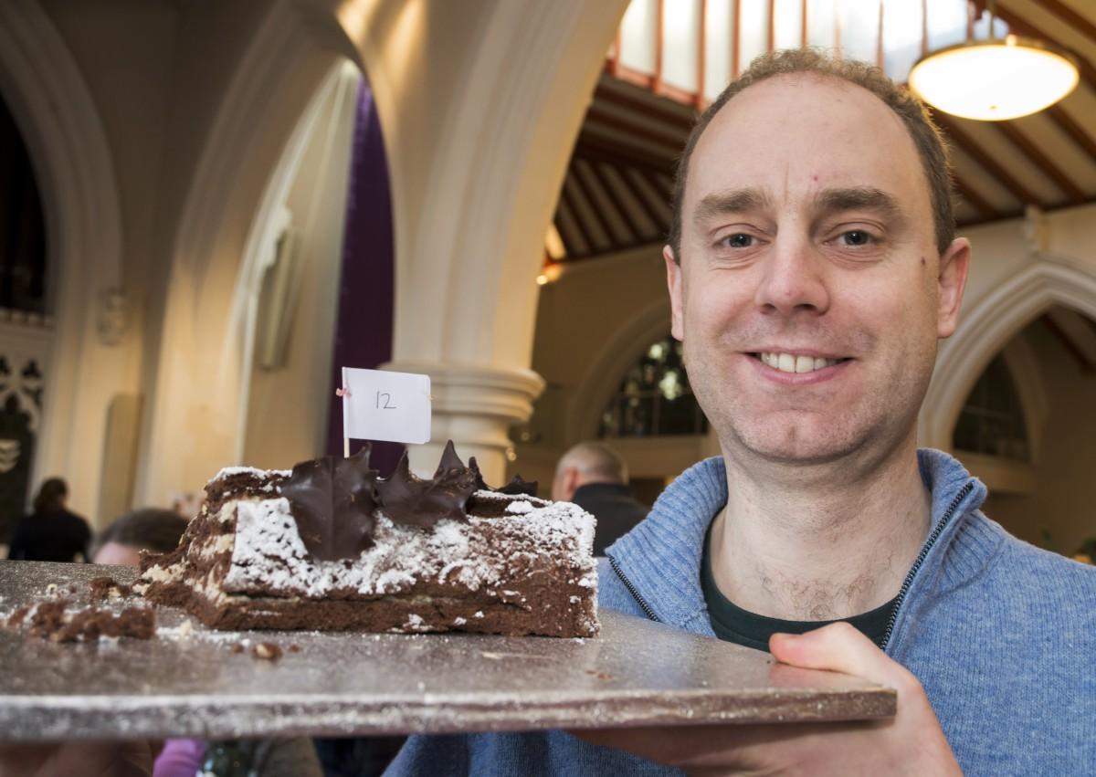 King baker: <b>Simon Holburn</b> with his chocolate chestnut roulade - 3408965